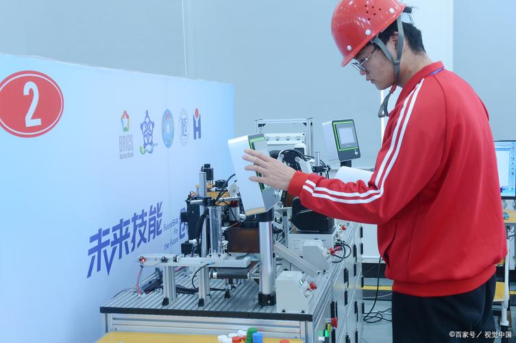 工業(yè)機(jī)器人搶飯碗?別怕!機(jī)電一體化才是"未來工廠"的高薪入場券!